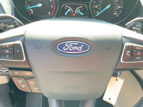 Used 2017 Ford Escape SE image 16