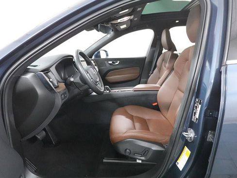 Used 2022 Volvo XC60 B5 Momentum image 21