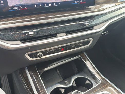 Used 2025 BMW X7 xDrive40i w/ Premium Package AWD/4WD image 27