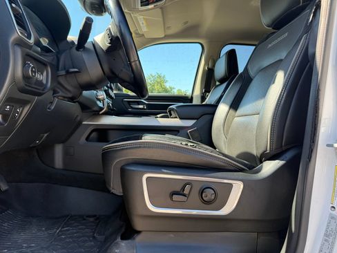 Used 2022 RAM 1500 Laramie AWD/4WD image 19