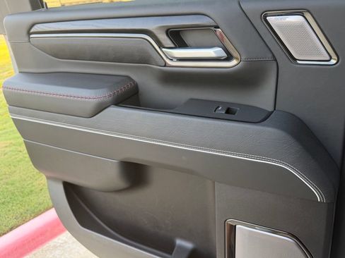 Used 2025 GMC Sierra 2500 AT4X AWD/4WD image 32