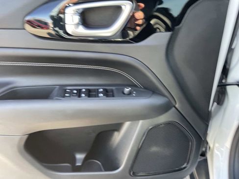 Used 2024 Jeep Compass Latitude w/ Convenience Group image 12