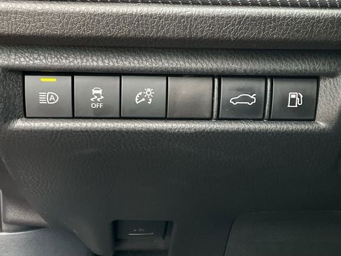 Used 2025 Toyota Camry SE image 27