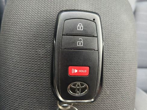 Used 2023 Toyota Corolla Cross SE image 33