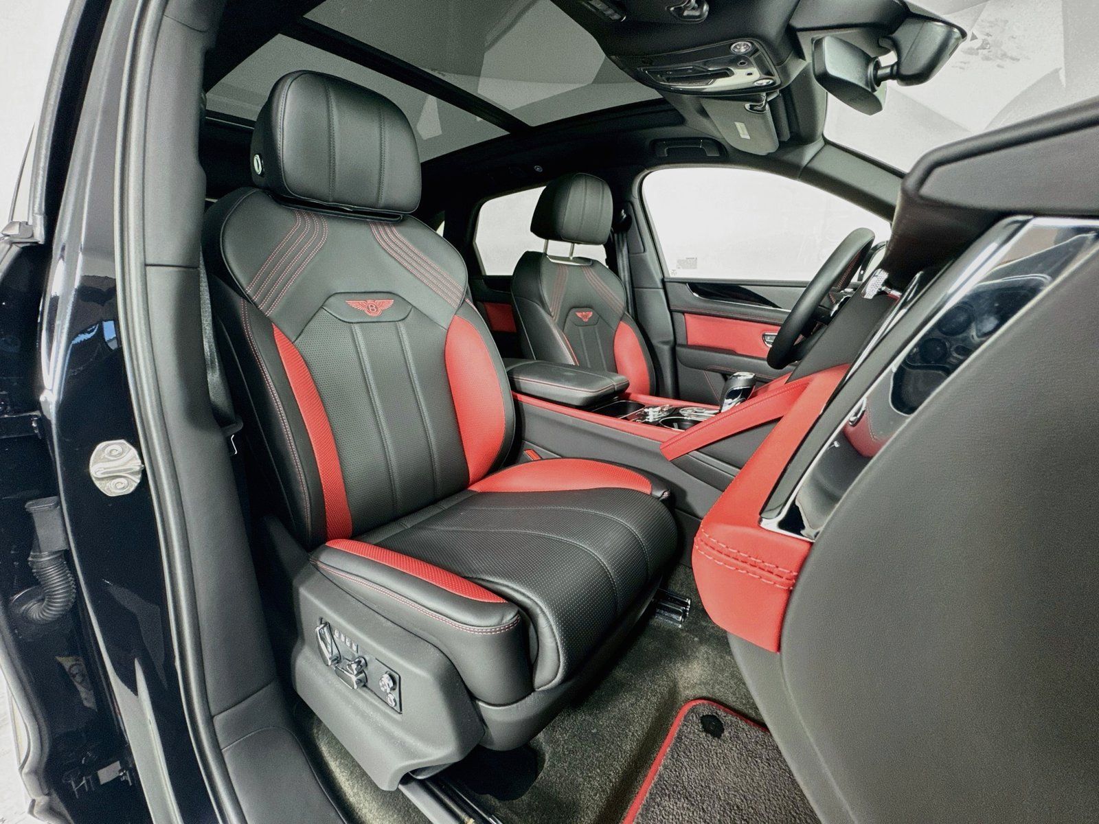 Certified 2023 Bentley Bentayga AWD/4WD image 11