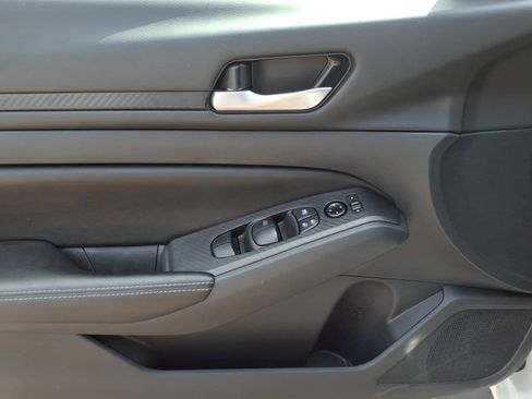 Used 2025 Nissan Altima 2.5 SV FWD image 15