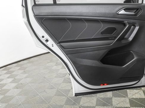 Used 2023 Volkswagen Tiguan SE R-Line image 39