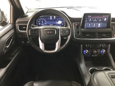 Used 2023 GMC Yukon SLT w/ SLT Luxury Package image 16