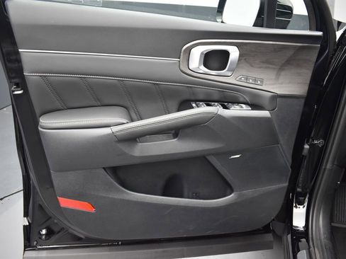 Certified 2025 Kia Sorento SX Prestige AWD/4WD image 20