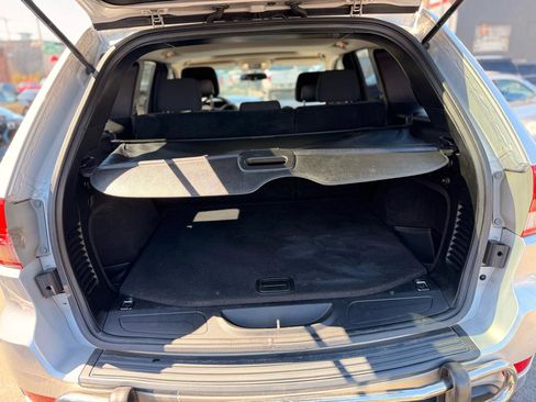 Used 2012 Jeep Grand Cherokee Laredo w/ Laredo E Group image 20