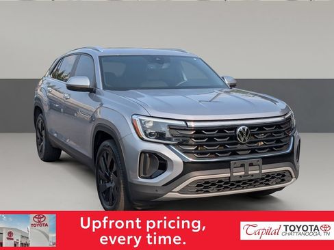 Used 2024 Volkswagen Atlas Cross Sport SE w/ Panoramic Sunroof Package AWD/4WD image 2