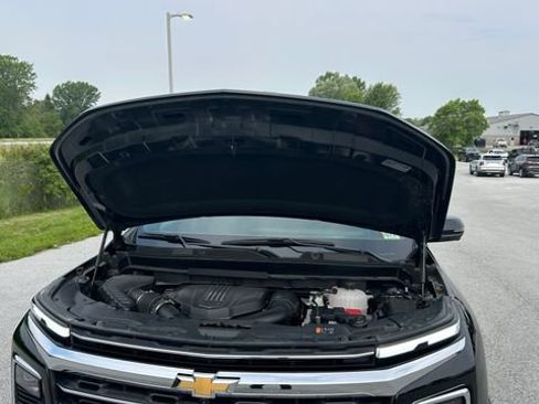 Used 2025 Chevrolet Traverse LT w/ Driver Confidence Package AWD/4WD image 40