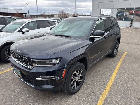 Used 2023 Jeep Grand Cherokee Limited image 6