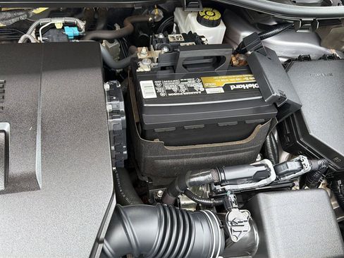Used 2018 Toyota C-HR XLE FWD image 34