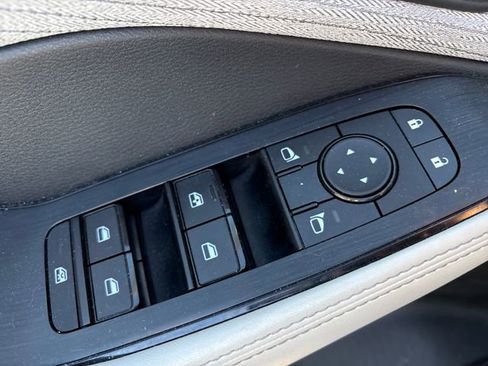 Used 2021 Nissan Rogue SV AWD/4WD image 12