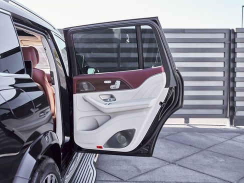 Used 2026 Mercedes-Benz Maybach GLS 600 4MATIC image 25