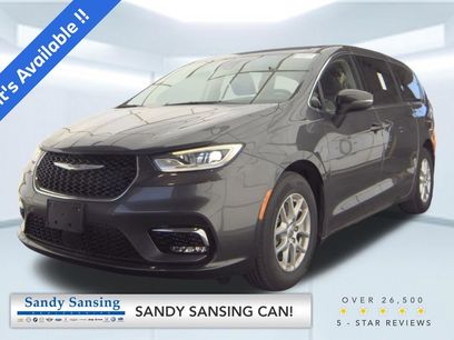 Used 2023 Chrysler Pacifica Touring-L