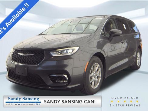 Used 2023 Chrysler Pacifica Touring-L image 1