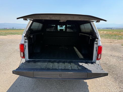 Used 2018 Ford F150 Platinum w/ Equipment Group 701A Luxury AWD/4WD image 13