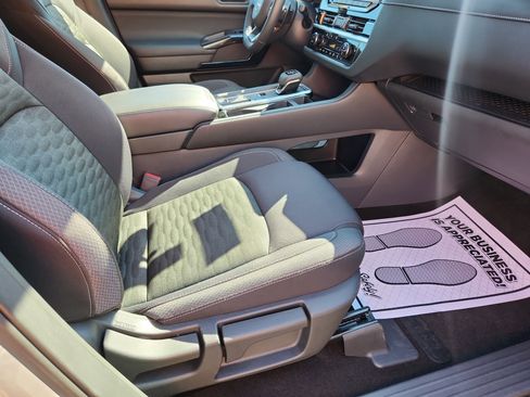 Used 2025 Nissan Pathfinder SV image 47