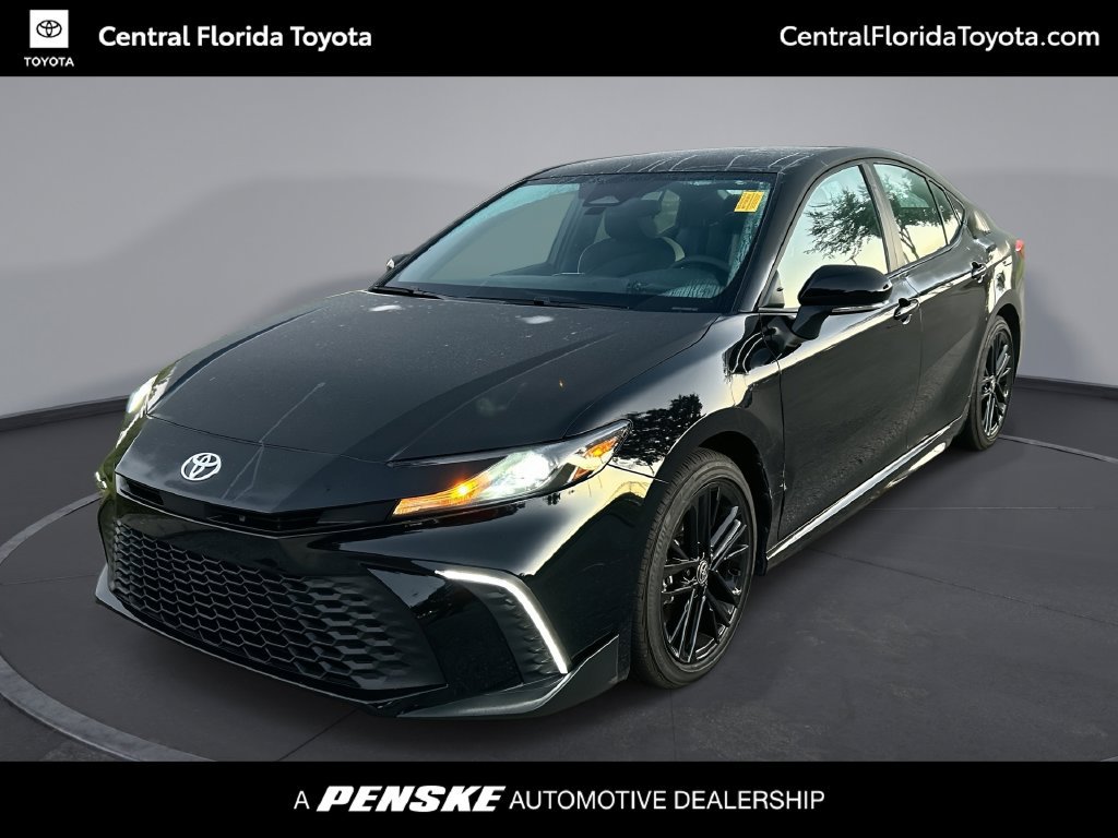 Used 2026 Toyota Camry SE FWD image 1
