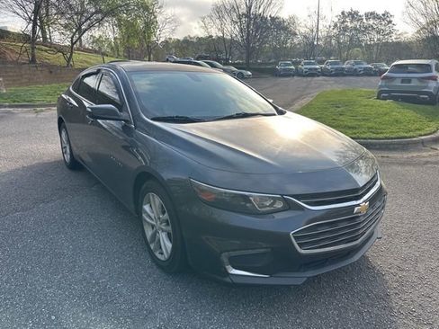 Used 2017 Chevrolet Malibu LT w/ Leather Package image 3