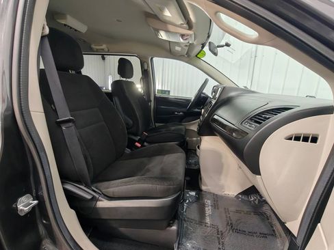 Used 2017 Dodge Grand Caravan SE image 20