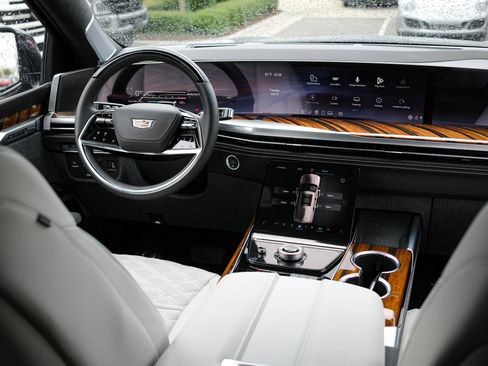 Used 2026 Cadillac Escalade Platinum Sport AWD/4WD image 32