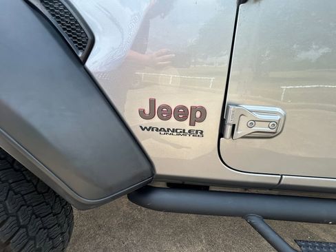 Used 2020 Jeep Wrangler Unlimited Rubicon AWD/4WD image 8