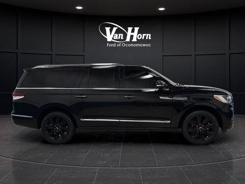 Used 2024 Lincoln Navigator L Reserve image 2