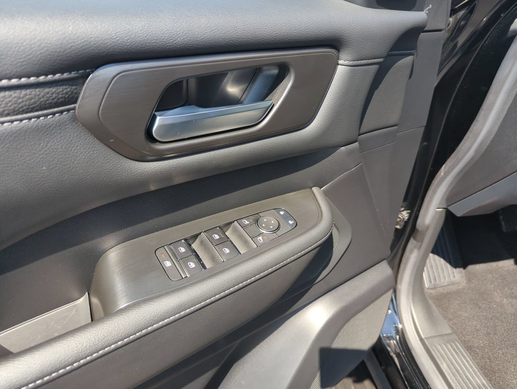 Used 2025 Nissan Armada SV AWD/4WD image 19