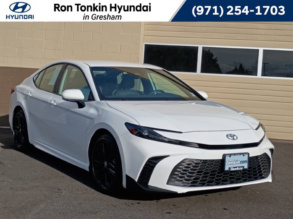 Used 2025 Toyota Camry SE FWD image 1