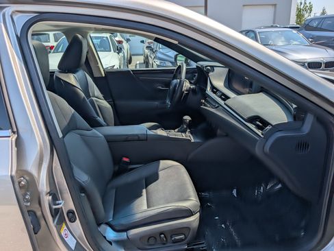 Used 2019 Lexus ES 350 w/ Premium Package FWD image 11