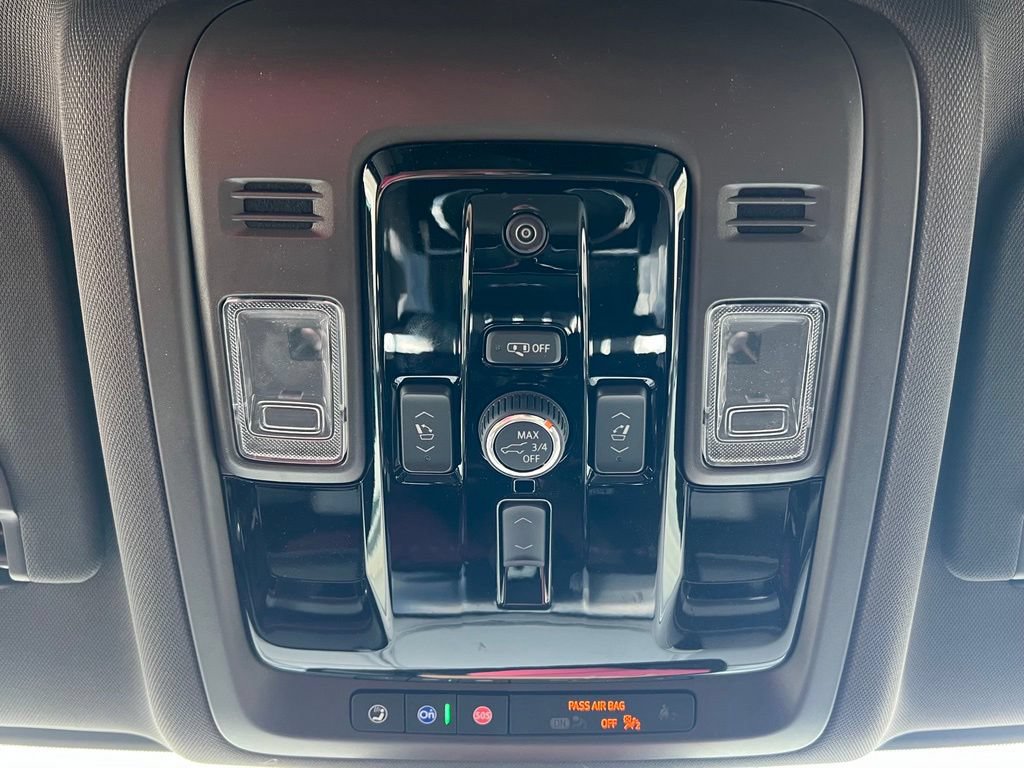 New 2026 GMC Yukon XL Elevation w/ LPO, Elevation Black Package RWD image 18