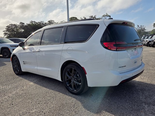 New 2027 Chrysler Pacifica Select FWD image 6
