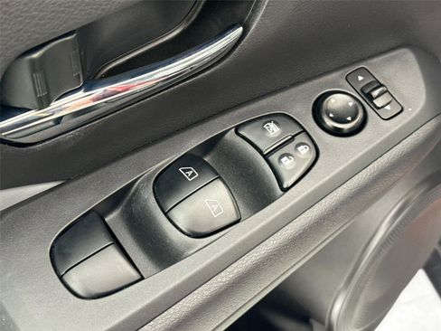 Used 2023 Nissan Kicks SR w/ SR Premium Package image 27