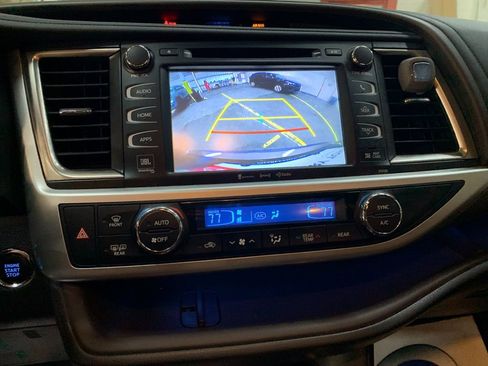 Used 2018 Toyota Highlander Limited image 25