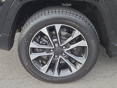 Used 2023 Jeep Grand Cherokee Overland w/ Advanced Protech Group III image 7