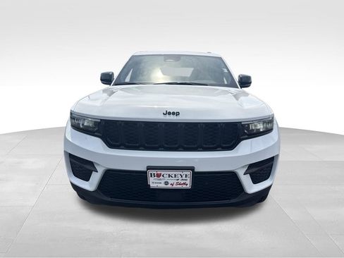 Used 2023 Jeep Grand Cherokee Altitude AWD/4WD image 8
