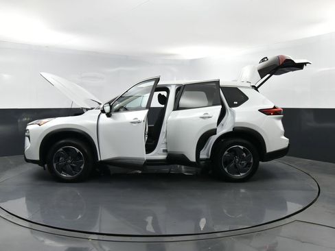 Used 2024 Nissan Rogue SV AWD/4WD image 35
