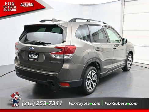Used 2021 Subaru Forester Premium AWD/4WD image 17