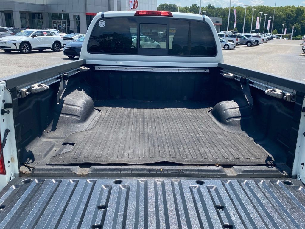 Used 2016 Nissan Frontier SV w/ SV Value Truck Package RWD image 11