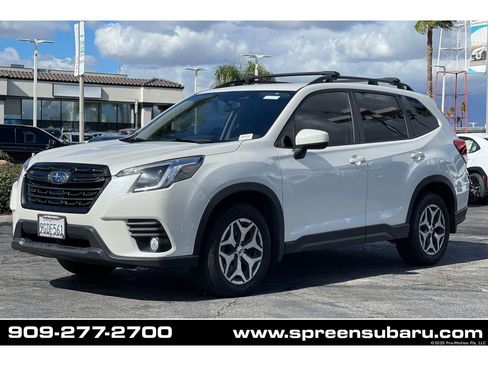 Used 2023 Subaru Forester Premium image 1