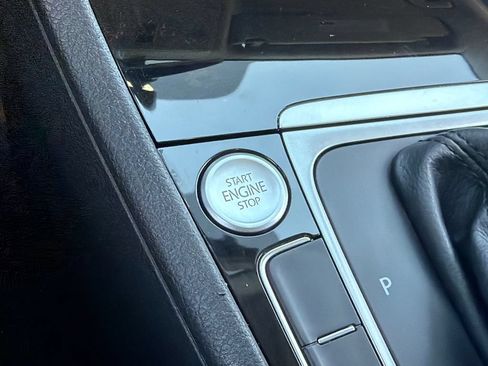 Used 2018 Volkswagen Golf SEL FWD image 30