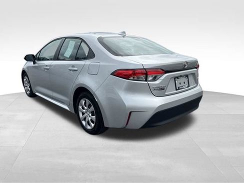 Used 2025 Toyota Corolla LE FWD image 5