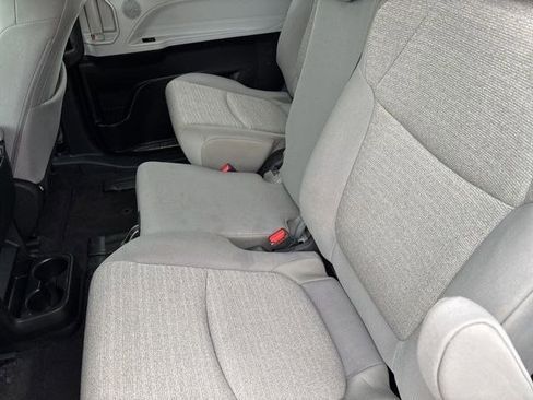 Used 2025 Toyota Sienna LE FWD image 28