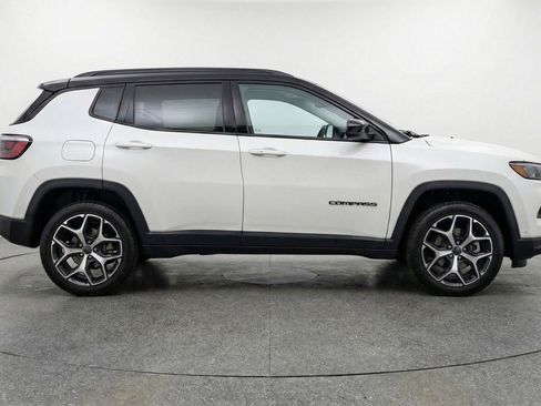 Used 2025 Jeep Compass Limited image 11