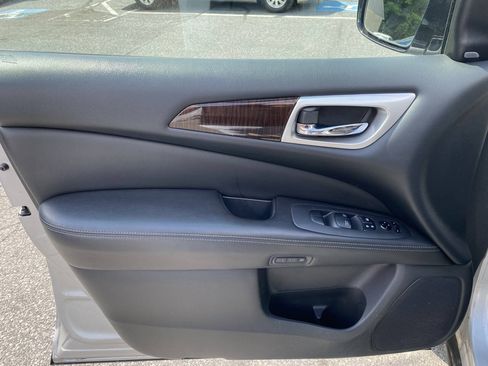 Used 2015 Nissan Pathfinder Platinum w/ Cargo Package FWD image 10