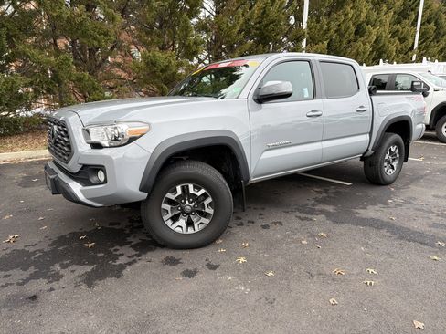 Used 2021 Toyota Tacoma TRD Off-Road w/ Technology Package image 5