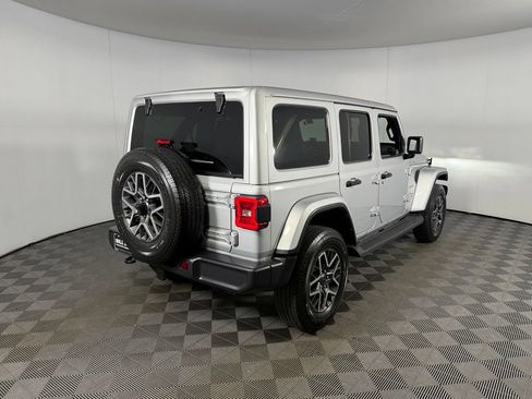 Used 2024 Jeep Wrangler Unlimited Sahara AWD/4WD image 7